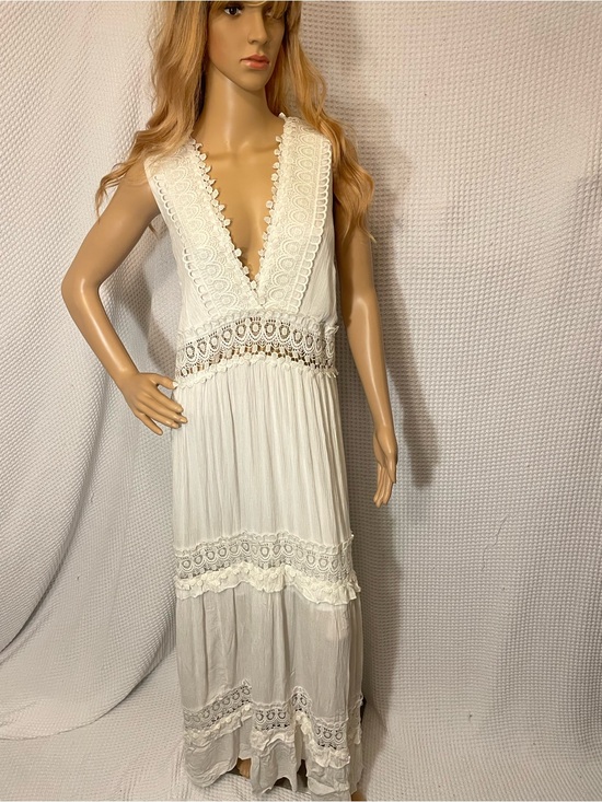 Dresses & Skirts - Rue 21 White Floral Embroidered Dress With Zip Back And  Back Tie Neck Size 3x